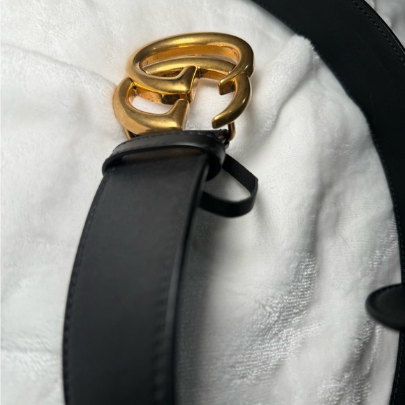 Gucci Black Leather Belt with Gold Accent - Picture 6 of 6
